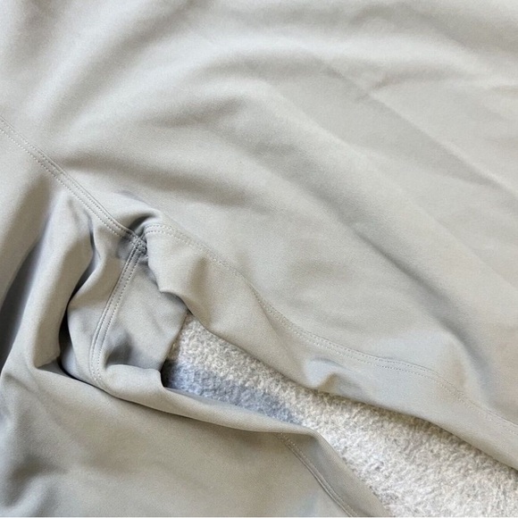 Lululemon Womens On The Fly Pants Size 8 Gray Silver Pockets Logo EUC - Picture 5 of 10